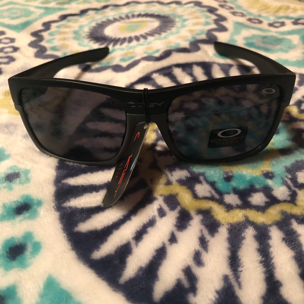 NWT 100% AUTHENTIC OAKLEY SUNGLASSES